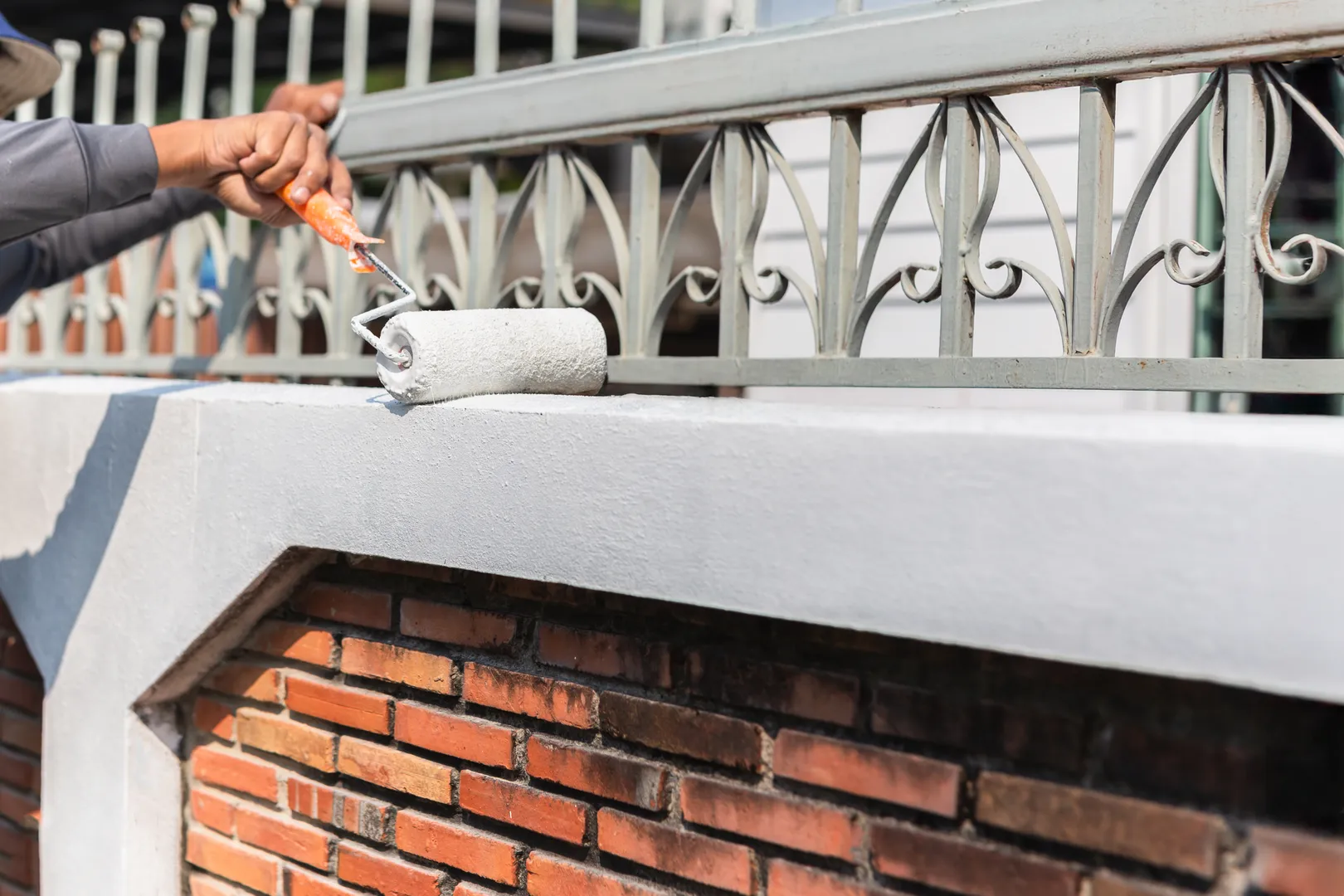 Balkon İçin Hava Koşullarına Dayanıklı Boya Renkleri: Ankara'da Hangisi Daha Uzun Ömürlü?