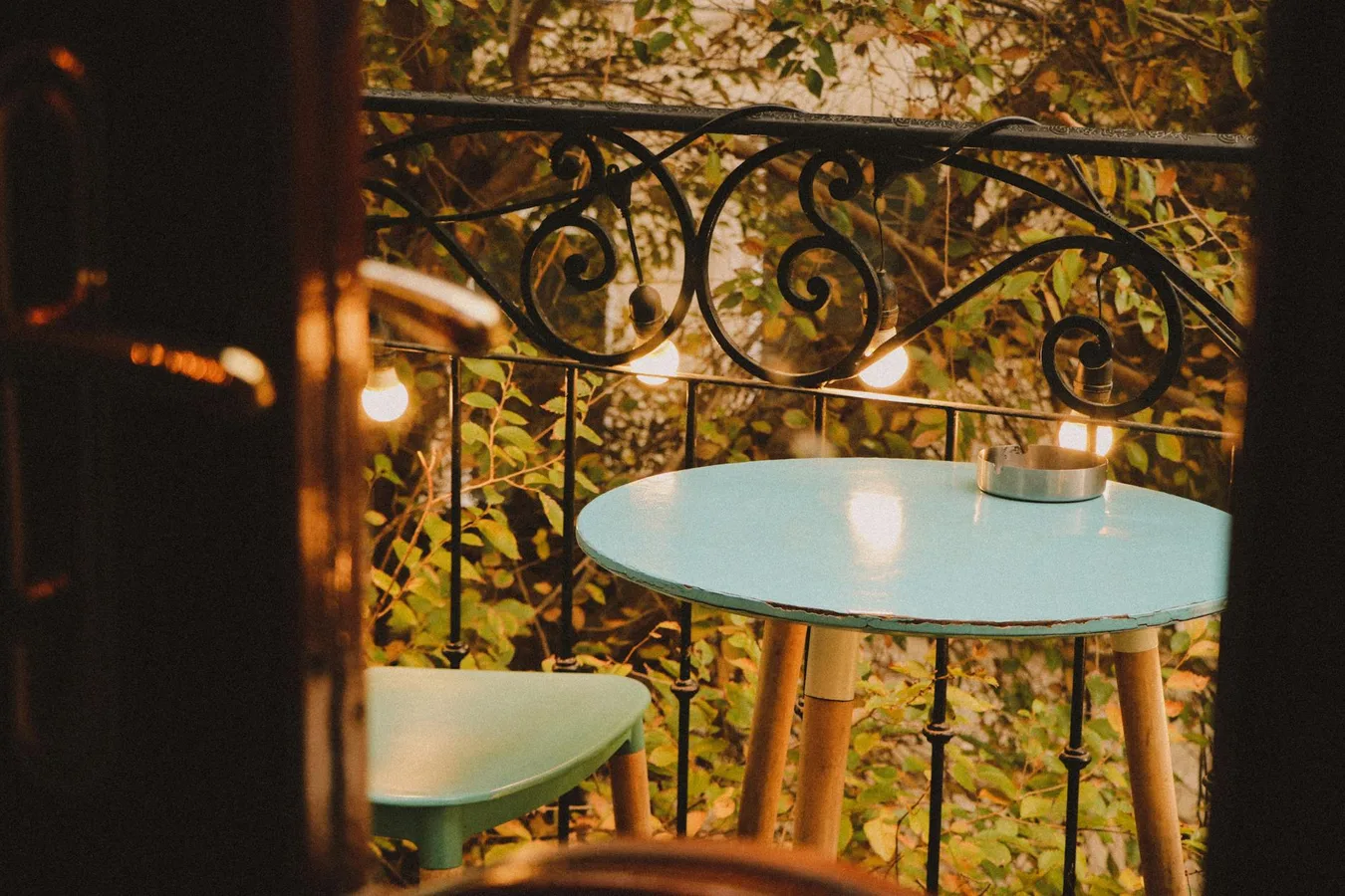 Balkon Dekorasyonunda Çoğu Kişinin Yaptığı Hata: Her Şeyi Satın Almak